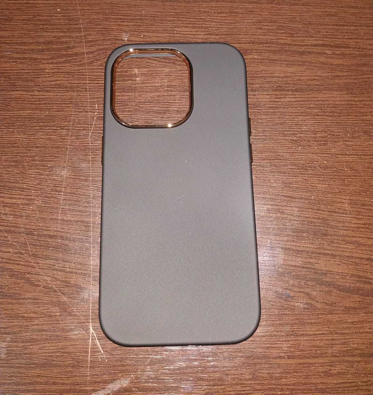 CAPA COM DETALHE DE FERRO  - Capinhas para Celular - unidade    Cod. IP 14 PRO 